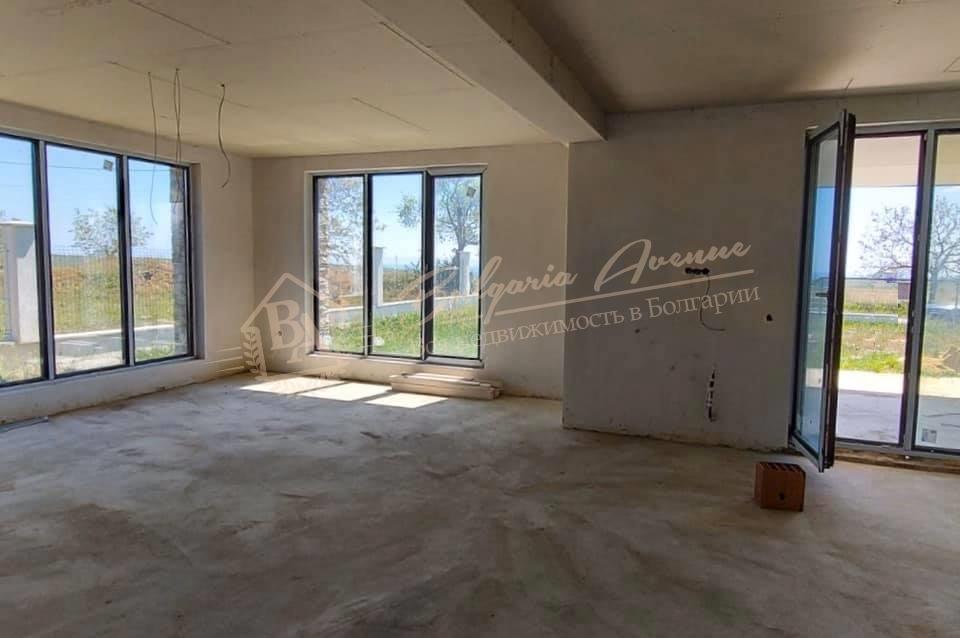 House with sea view, on two floors plus attic in Bliznatsi