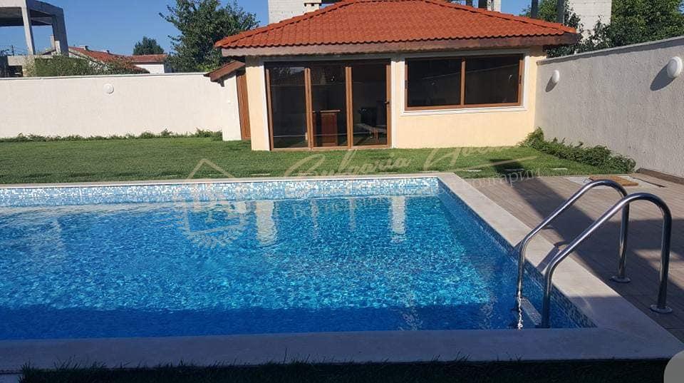 Two-storey house with swimming pool in Bliznatsi and sea views, 20 km from Varna