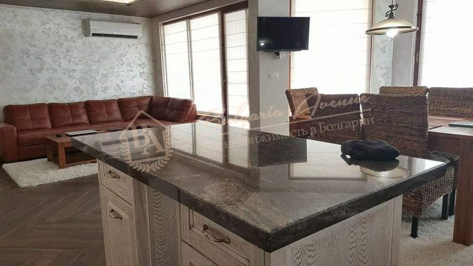 Two-storey house with swimming pool in Bliznatsi and sea views, 20 km from Varna