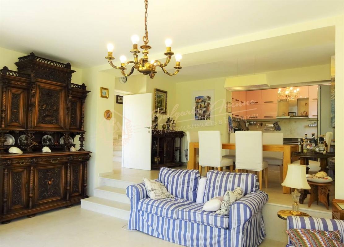 Two-storey house with large plot in the Maritime capital city of Varna