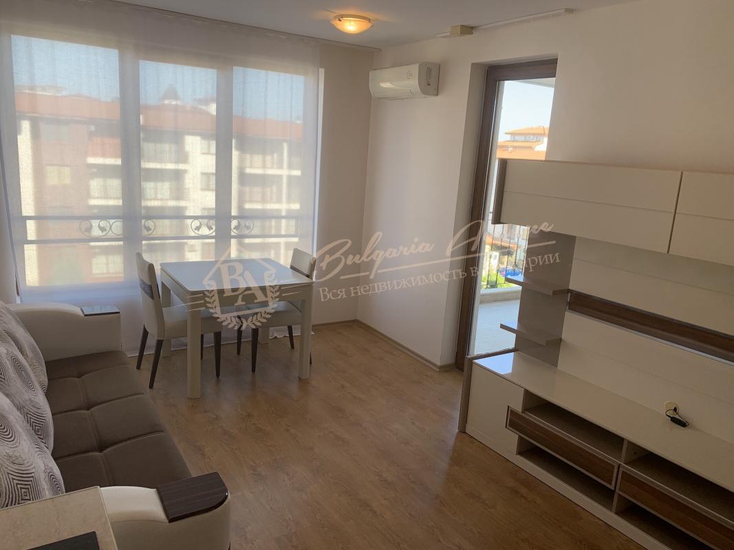 Spacious 2-bedroom apartment 120 m from the sea in Ravda