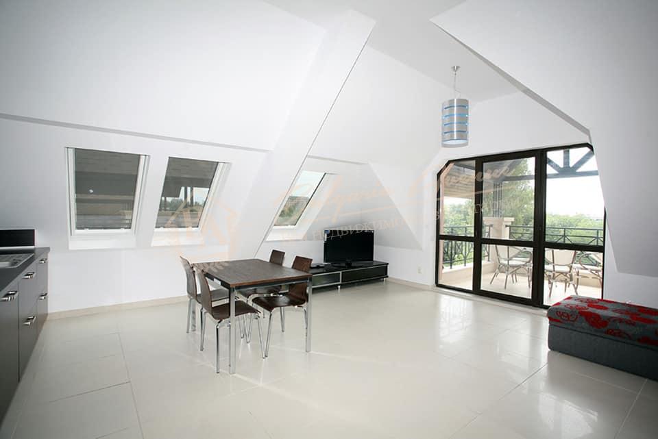 Three-bedroom apartment in an elite building 100 m from the beach in Saint Constantine and Helena