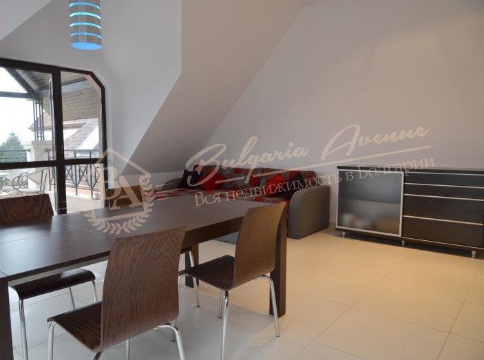 Three-bedroom apartment in an elite building 100 m from the beach in Saint Constantine and Helena