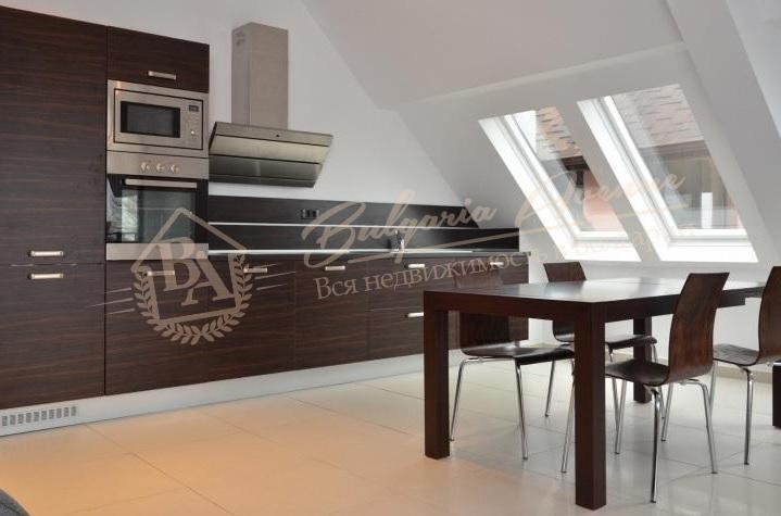 Three-bedroom apartment in an elite building 100 m from the beach in Saint Constantine and Helena