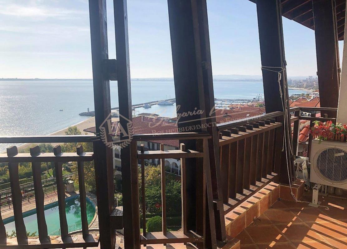Three-bedroom apartment with sea view 100 m from the beach in Sveti Vlas