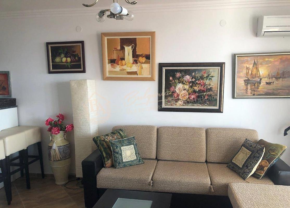 Three-bedroom apartment with sea view 100 m from the beach in Sveti Vlas