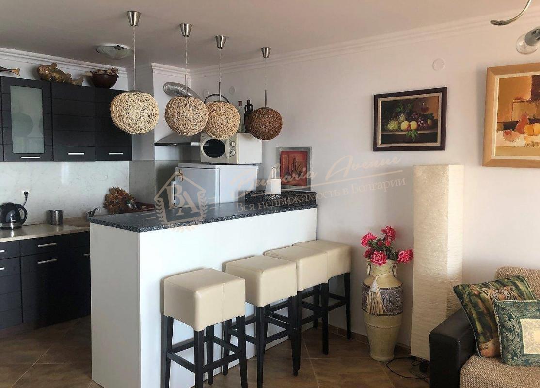 Three-bedroom apartment with sea view 100 m from the beach in Sveti Vlas
