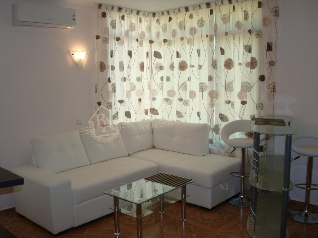 Cosy two-bedroom apartment close to the azure sea shore