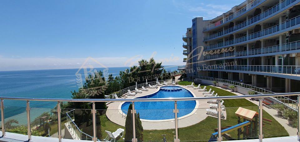 Two-bedroom, designer apartment with sea view on the first line in Byala