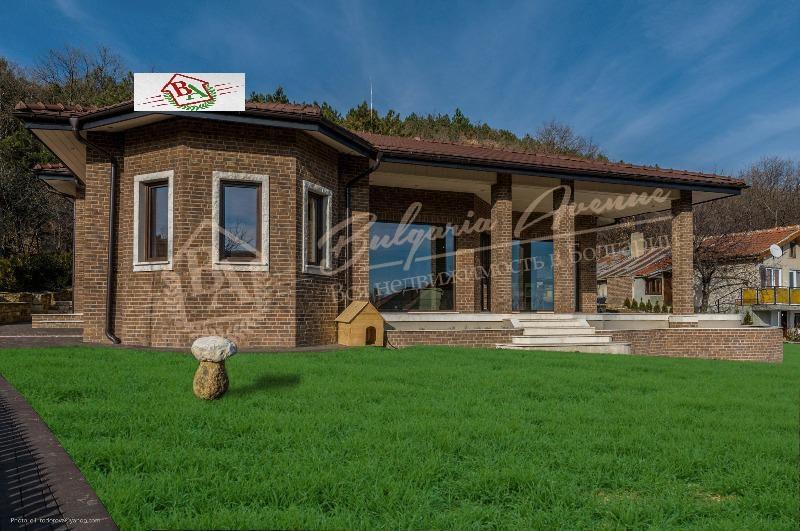 Stylish single-storey house located just 12 km from the centre of Varna
