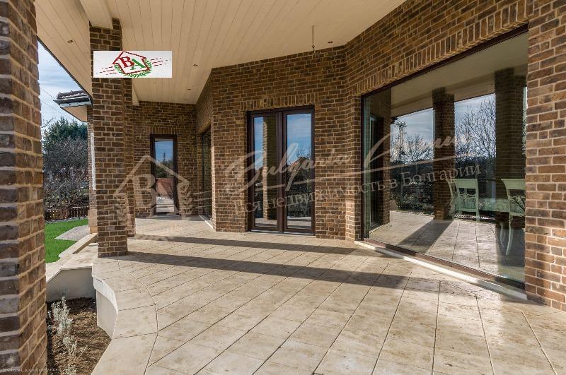 Stylish single-storey house located just 12 km from the centre of Varna