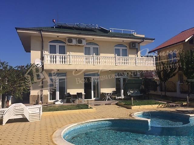 House with swimming pool and sea and bay views in Sveti Vlas