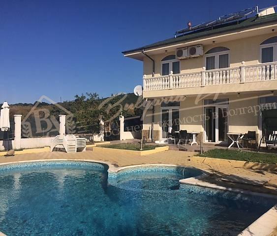 House with swimming pool and sea and bay views in Sveti Vlas