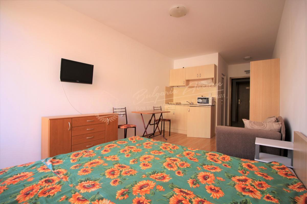 Cosy furnished studio near the sea, Sunny Beach resort