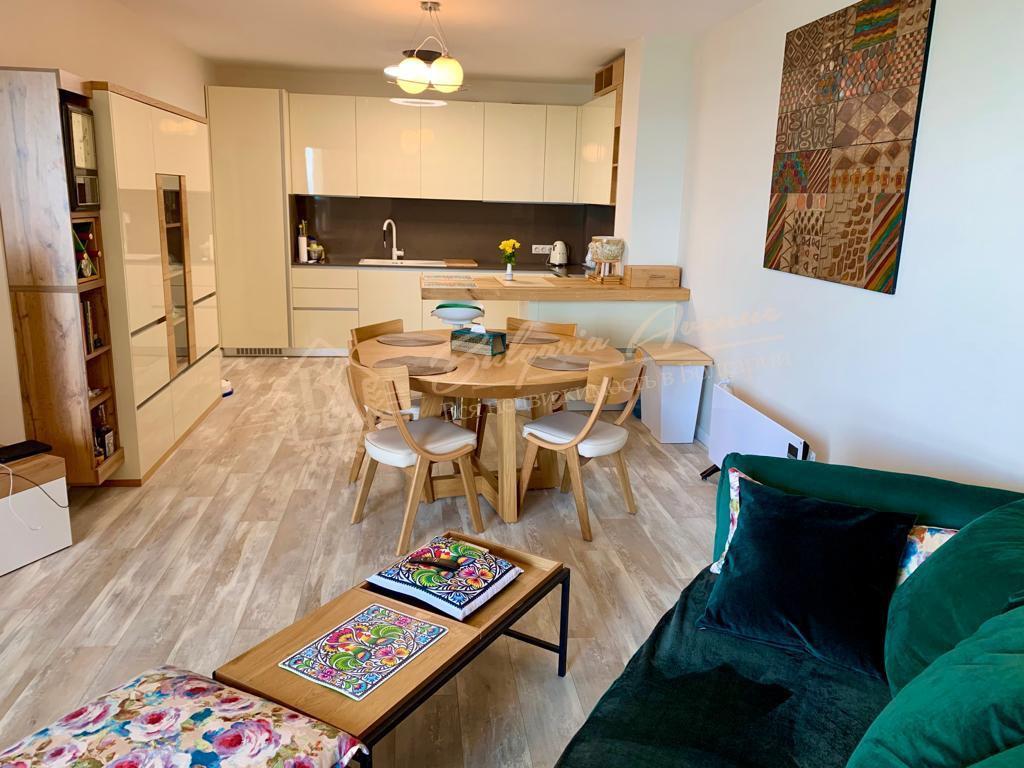 Two-bedroom apartment on the first line with sea view in Varna