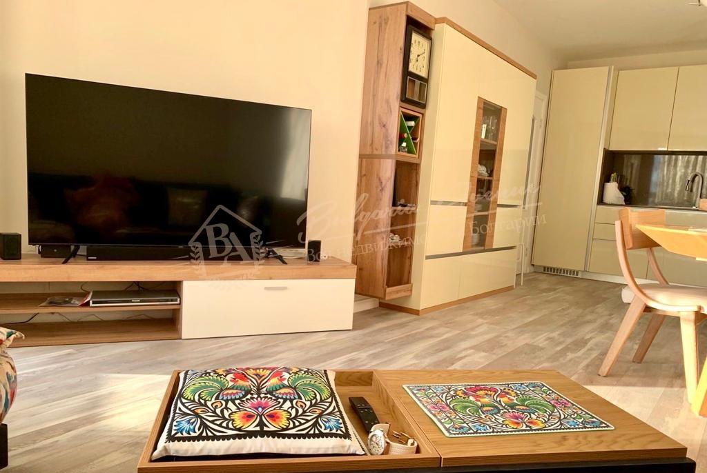 Two-bedroom apartment on the first line with sea view in Varna