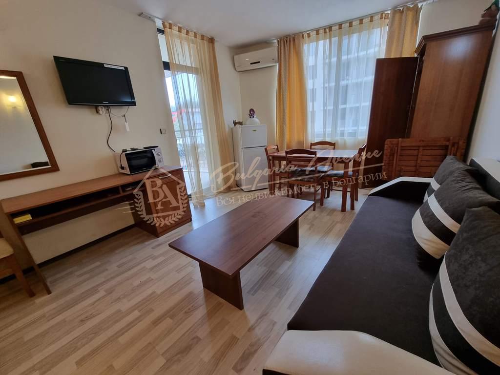 Апартамент c 2 спальнями, комплекс в 200 м от моря, курорт Святой Влас. Низкая такса поддержки