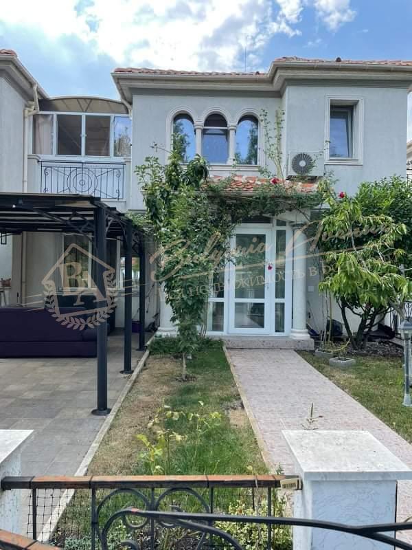 3-Bedroom Townhouse in the Gated Complex with Swimming Pool "Victoria Hill"