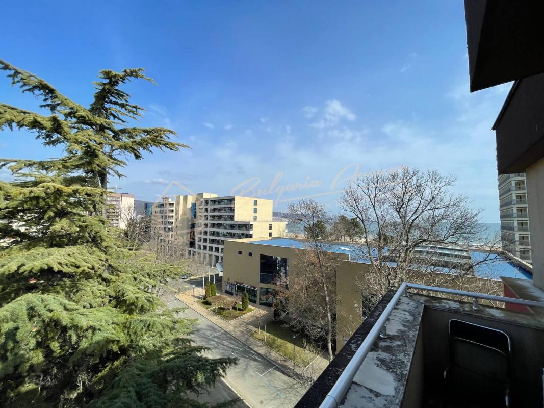 Three-bedroom apartment with sea view in "Zornica Residence", Sunny Beach