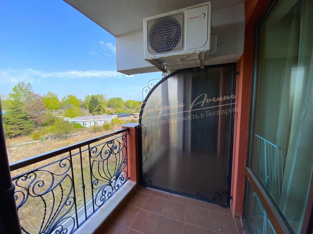 Studio with sea view in a first-line complex "Chateau del Marina", Nessebar