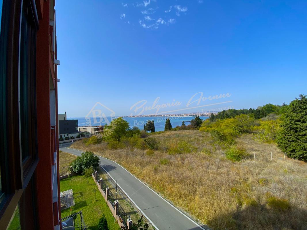 Studio with sea view in a first-line complex "Chateau del Marina", Nessebar