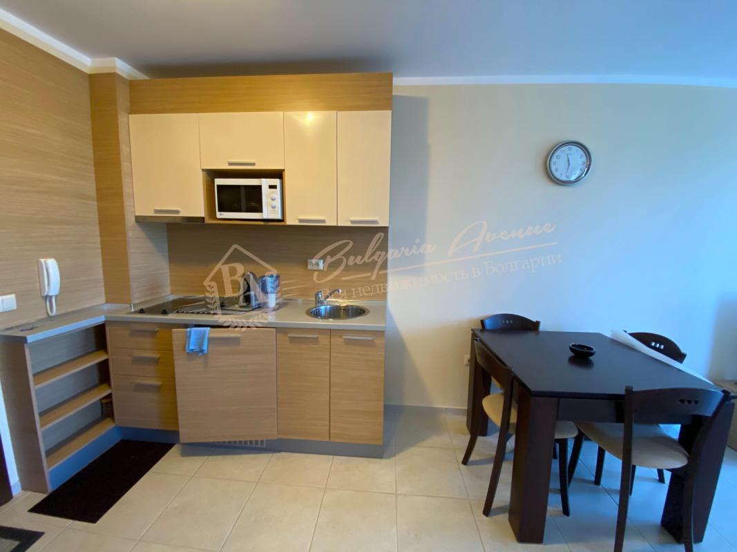 Studio with sea view in a first-line complex "Chateau del Marina", Nessebar