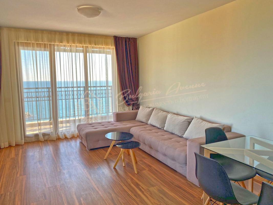 Furnished apartment with frontal sea view in Varna
