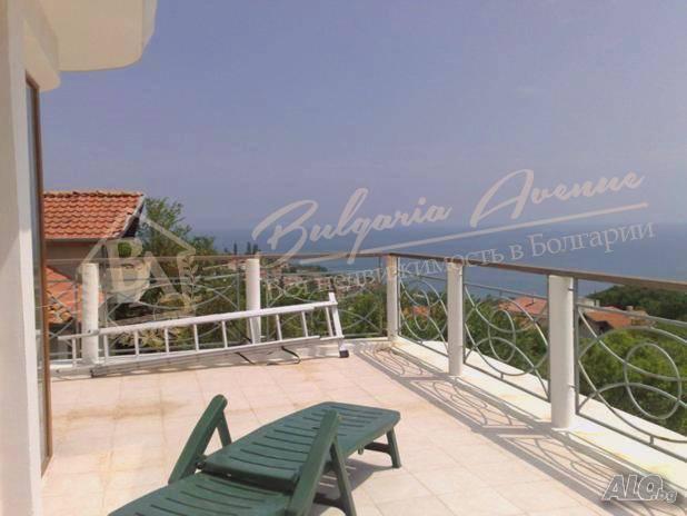 Three-storey house with plot and swimming pool in the Briz area