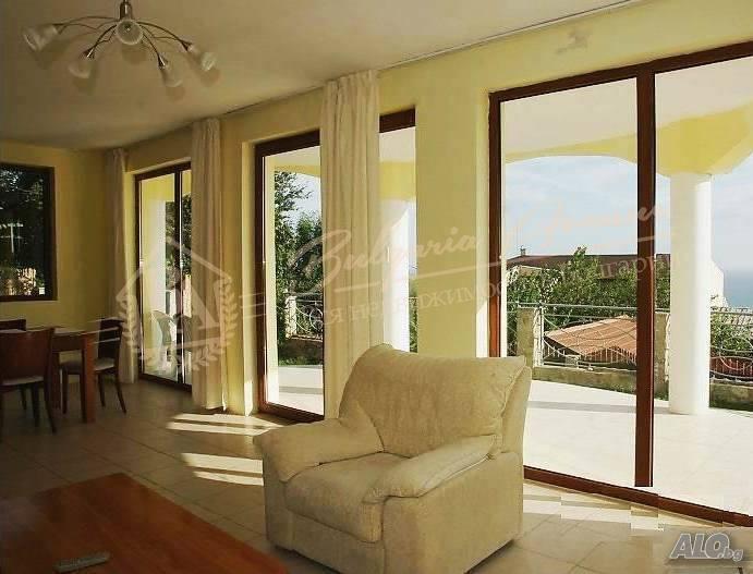 Three-storey house with plot and swimming pool in the Briz area