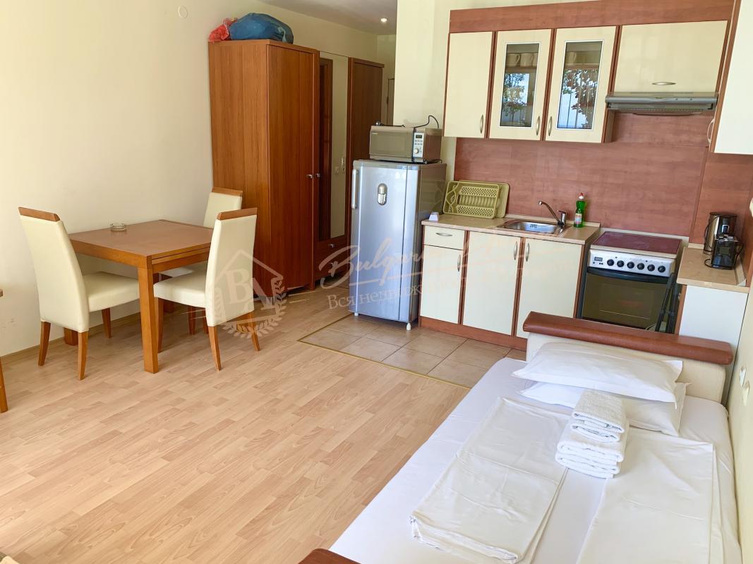 Furnished studio on the first line with sea view