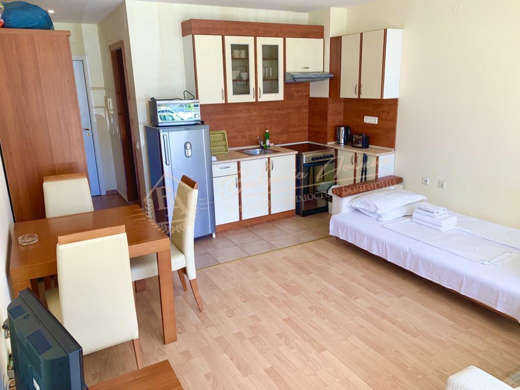 Furnished studio on the first line with sea view