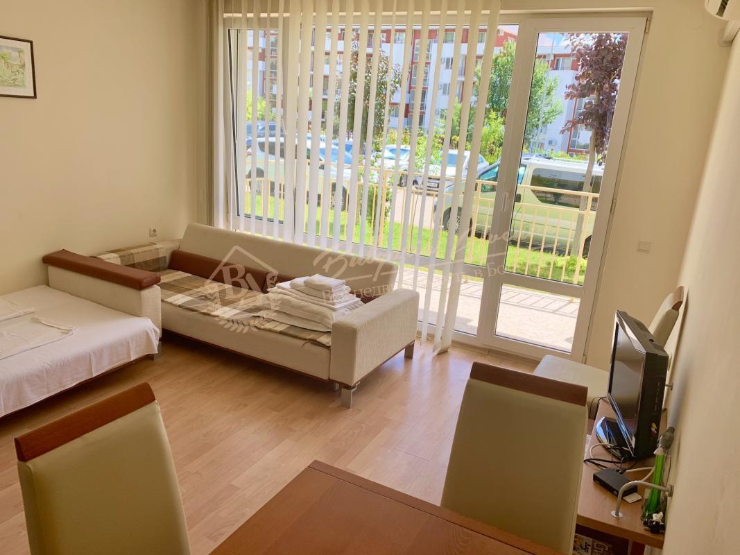 Furnished studio on the first line with sea view