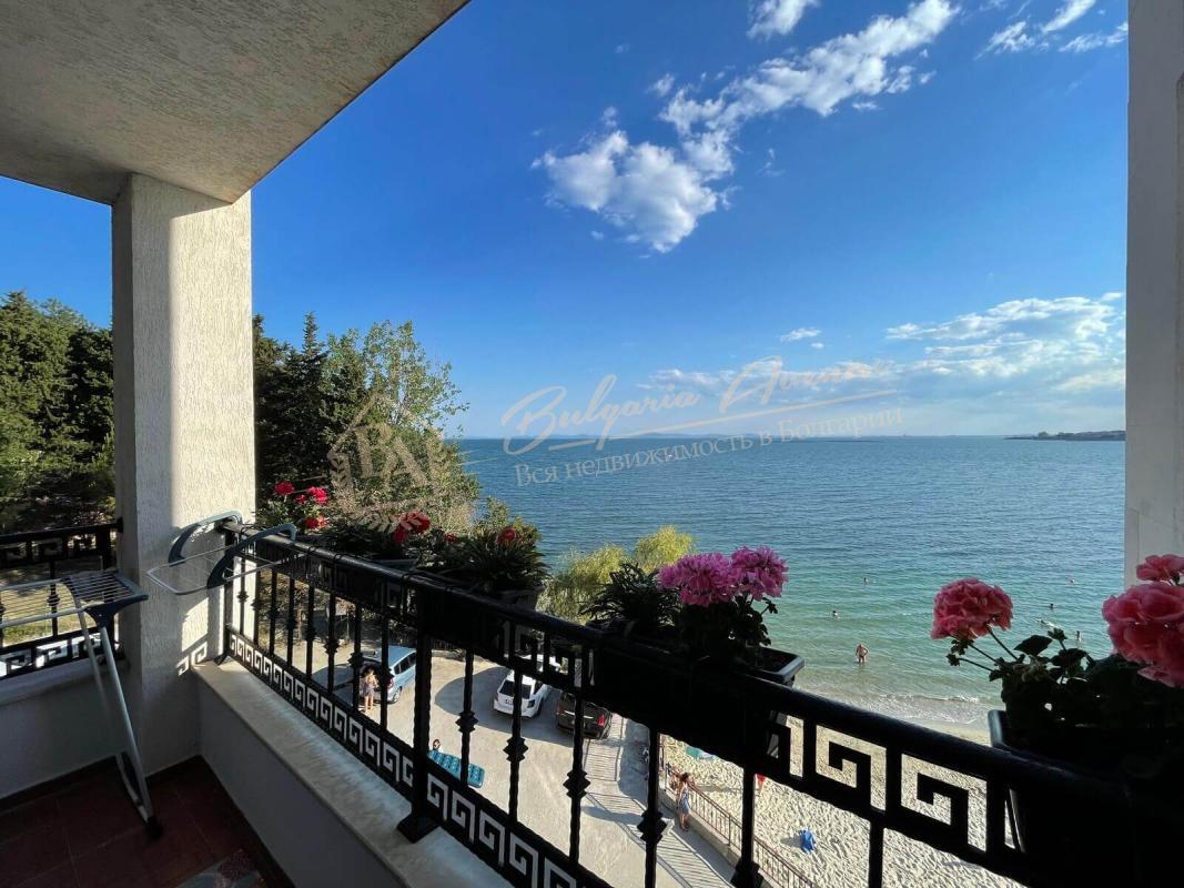 Large apartment with frontal sea view in Rich complex, Nessebar