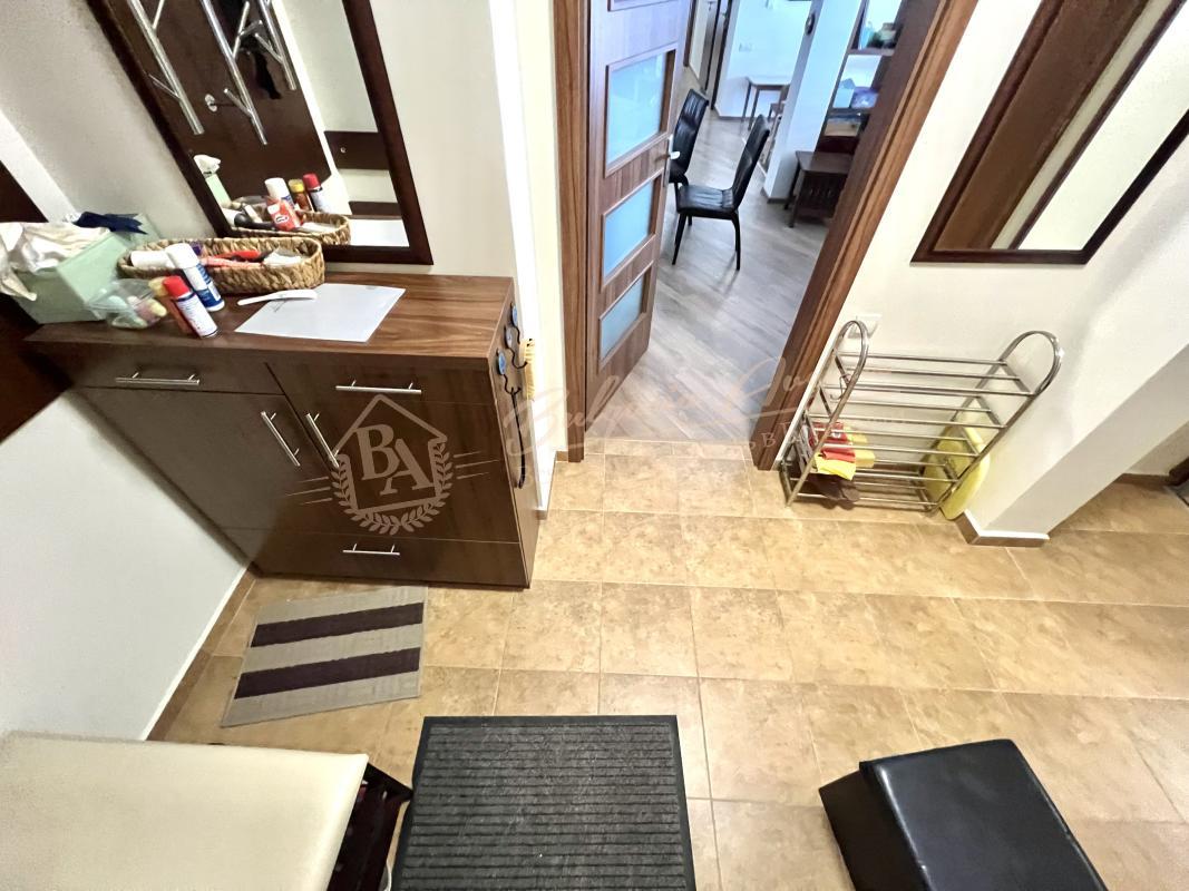 Three-bedroom apartment in a residential building in Pomorie. Sold with a garage!