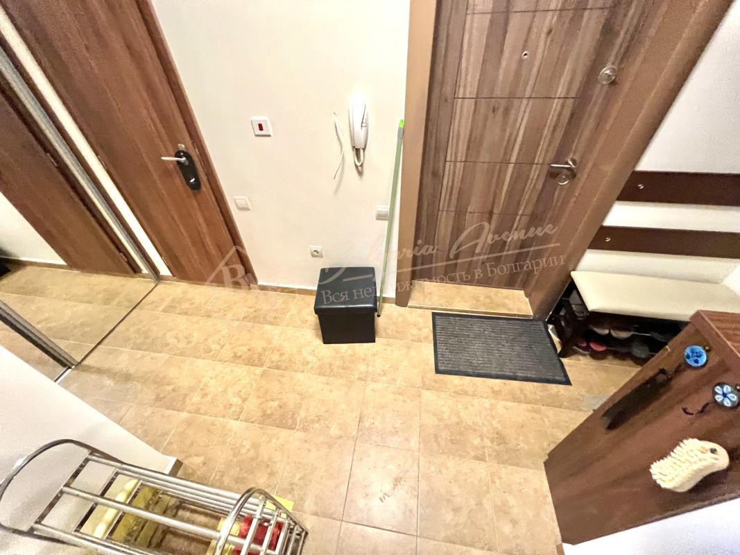 Three-bedroom apartment in a residential building in Pomorie. Sold with a garage!