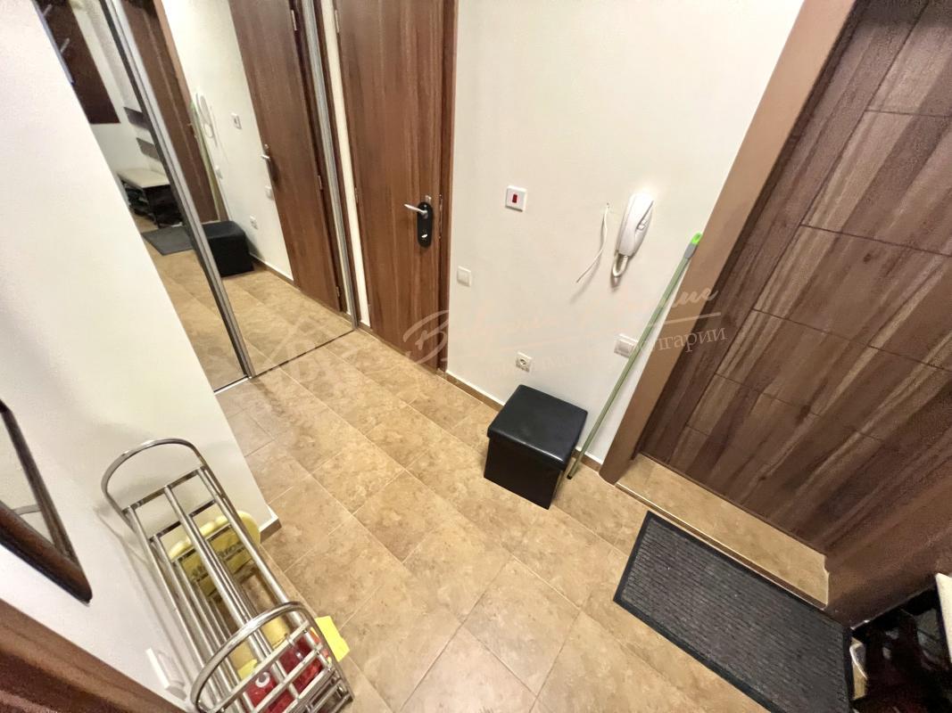 Three-bedroom apartment in a residential building in Pomorie. Sold with a garage!