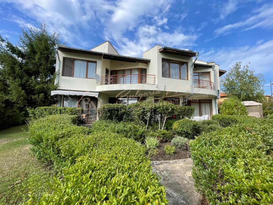 3-Bedroom Townhouse in Almond Hill, Kosharitsa