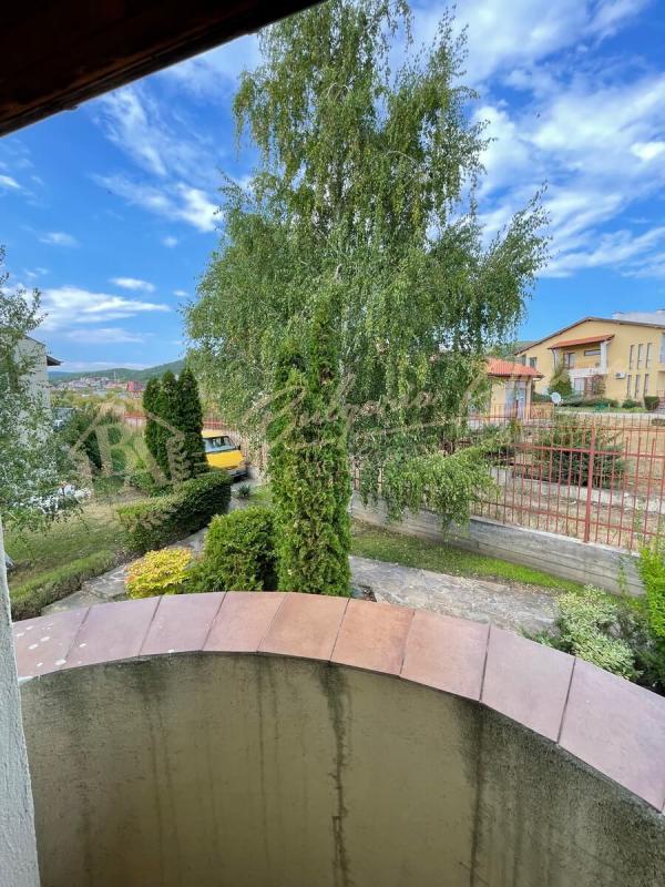 3-Bedroom Townhouse in Almond Hill, Kosharitsa
