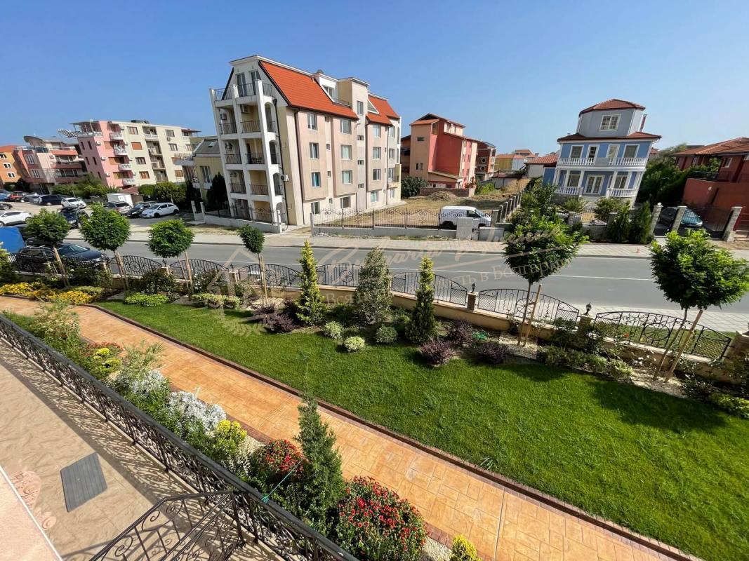 New three-bedroom apartment in Ravda, unfurnished