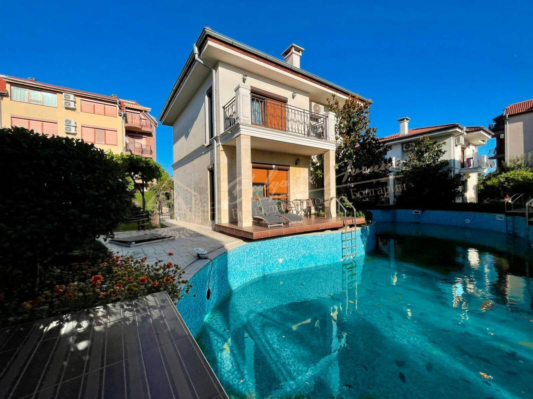 Two-storey villa with swimming pool and fireplace in the luxury cottage complex Vip Villas Elitonia, Ravda