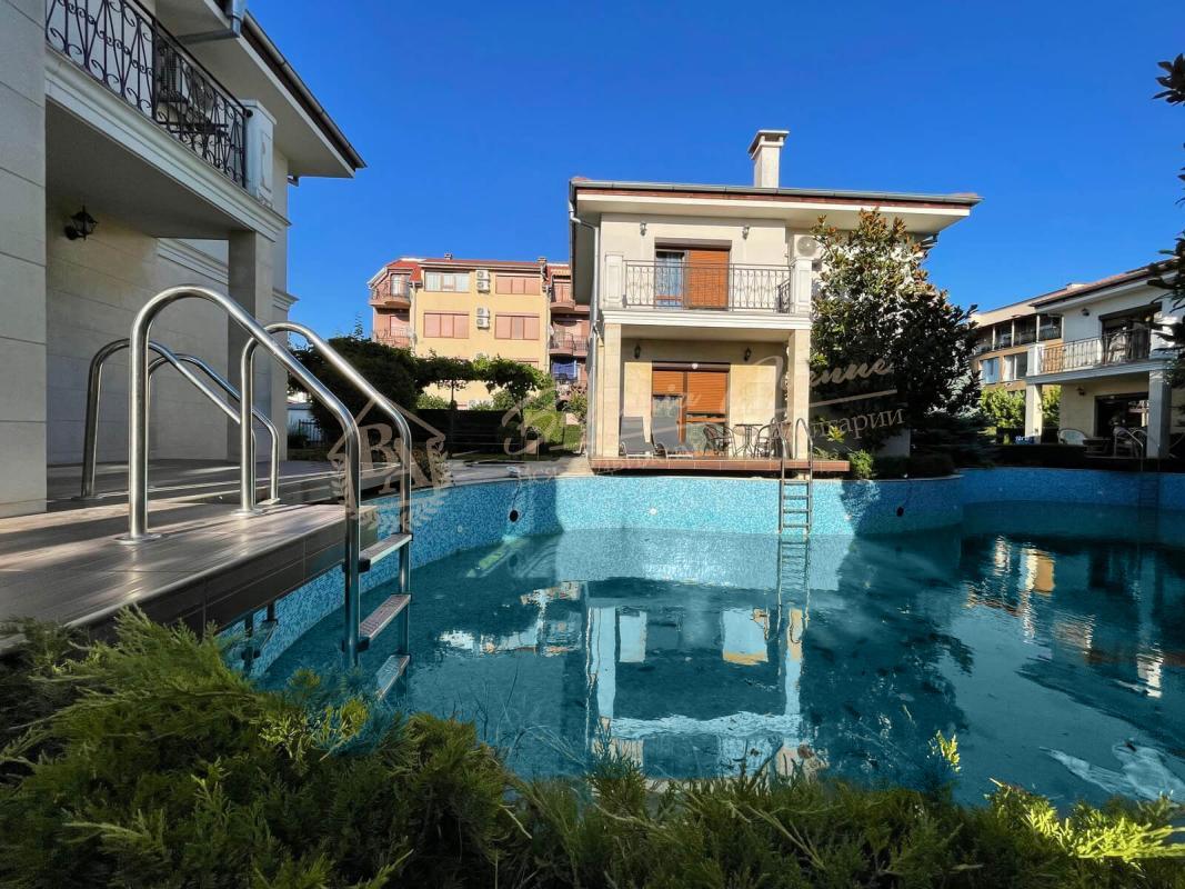 Two-storey villa with swimming pool and fireplace in the luxury cottage complex Vip Villas Elitonia, Ravda
