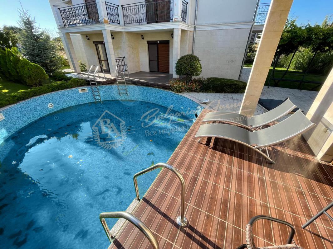 Two-storey villa with swimming pool and fireplace in the luxury cottage complex Vip Villas Elitonia, Ravda