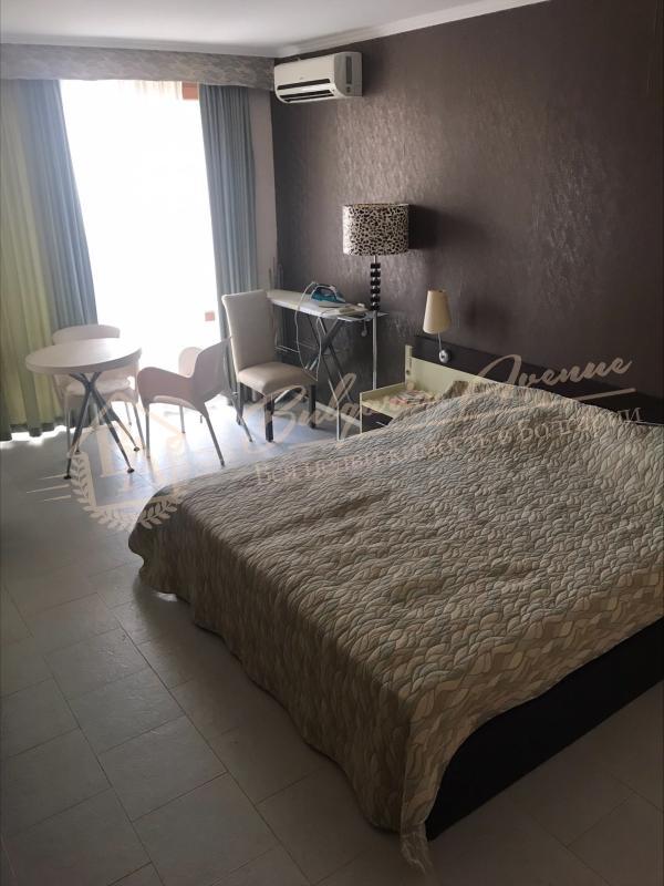Двухкомнатный апартамент с видом на море в Grand Hotel Sveti Vlas. Первая линия!