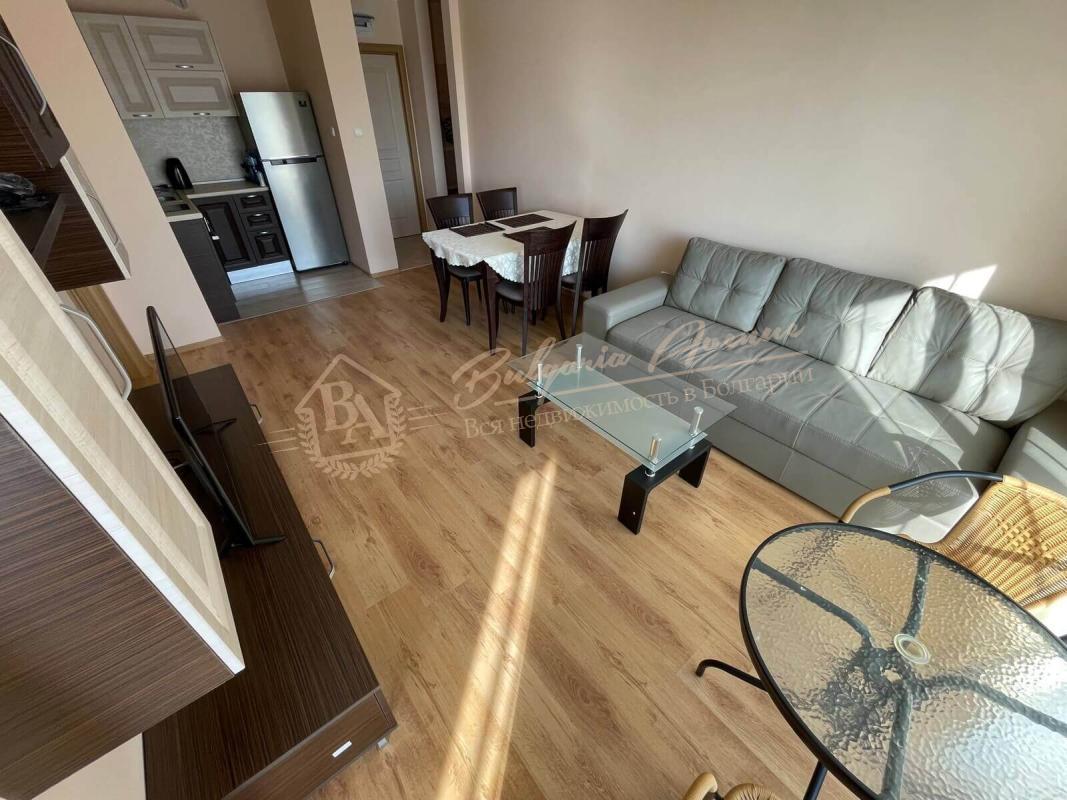 Beautiful three-bedroom apartment with pool view in "Messembria Palace"