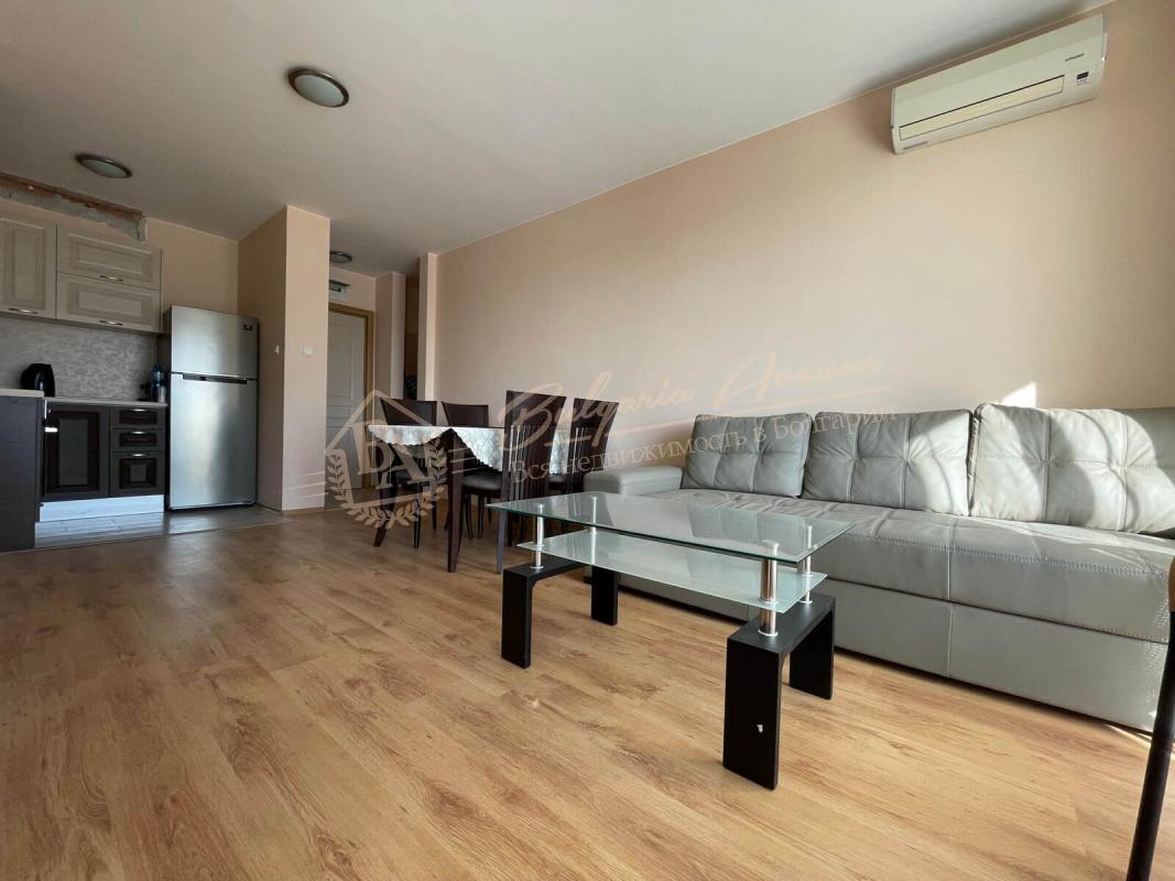 Beautiful three-bedroom apartment with pool view in "Messembria Palace"