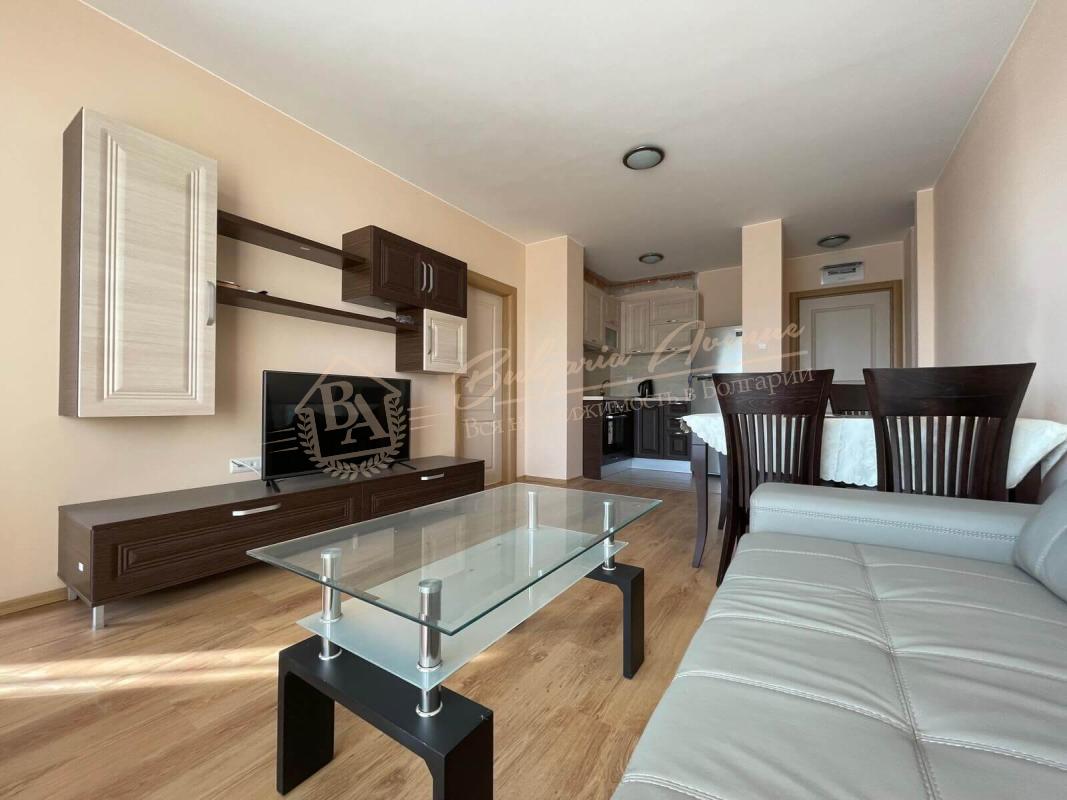 Beautiful three-bedroom apartment with pool view in "Messembria Palace"
