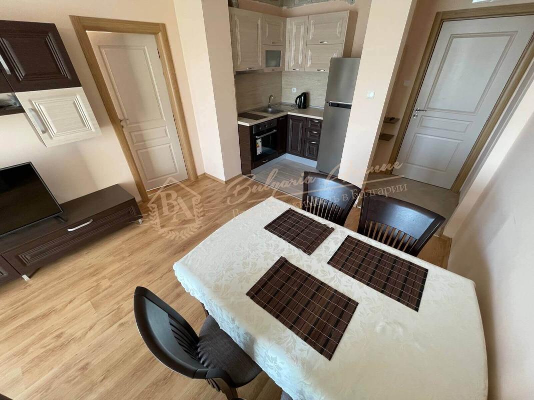 Beautiful three-bedroom apartment with pool view in "Messembria Palace"