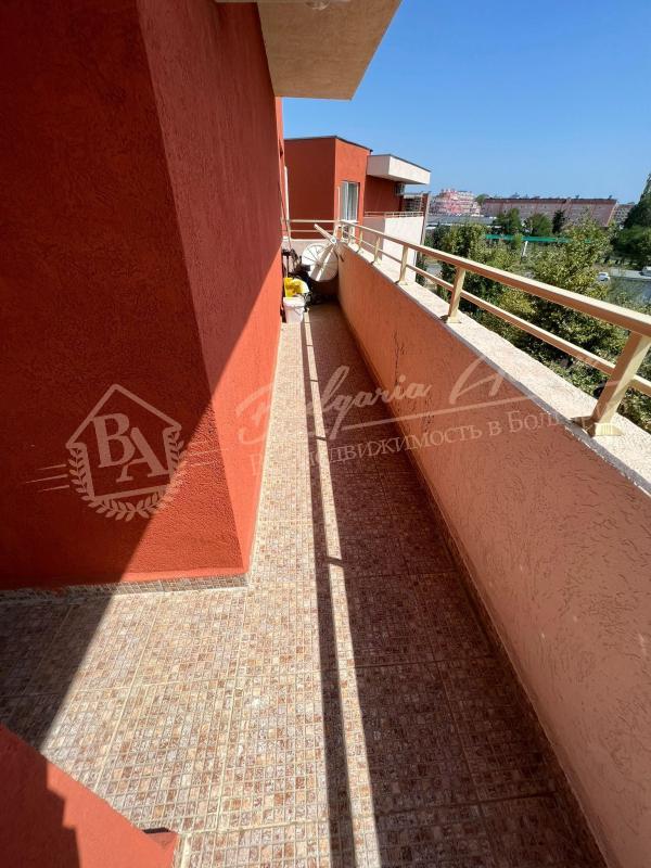 Трехкомнатный апартамент в комплексе Nessebar Fort Club, Солнечный Берег - вид на горы