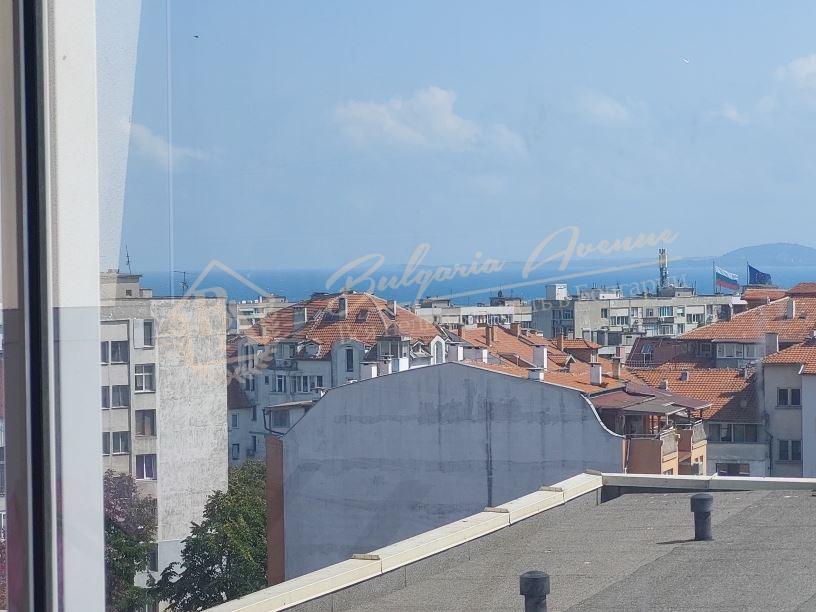 Large three-bedroom apartment in Burgas, Lazur sea quarter
