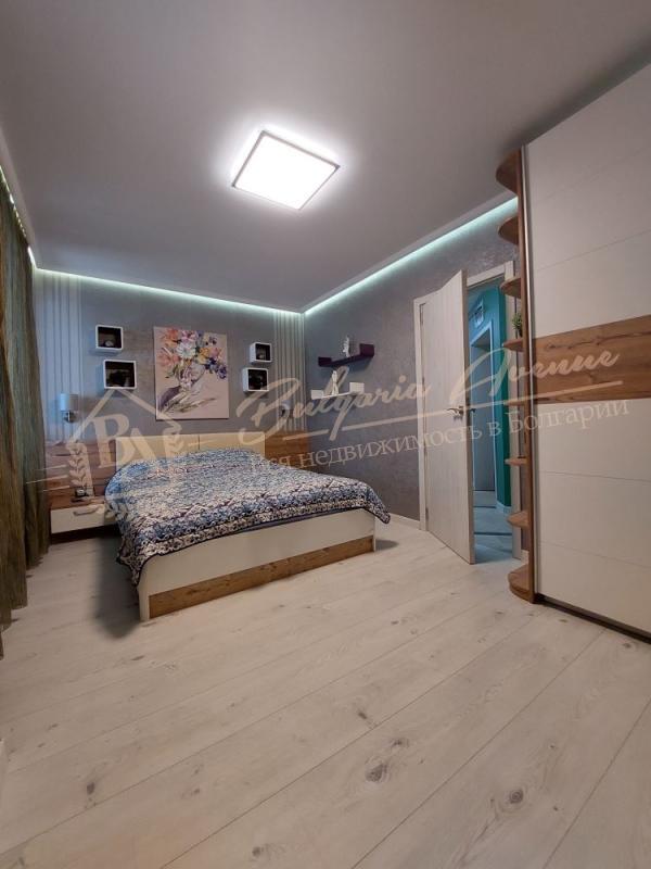Large three-bedroom apartment in Burgas, Lazur sea quarter